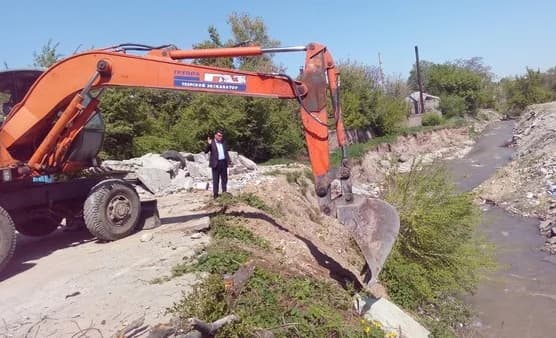 На реке Ала-Арча ведутся работы для предотвращения паводков
