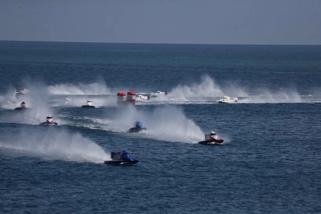 На Иссык-Куле прошел первый в истории ЦА этап чемпионата мира F1H2O