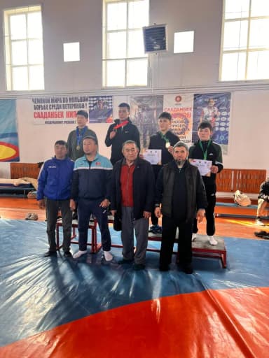 Юноши из Жайылского района завоевали путевки на чемпионат КР во вольной борьбе.