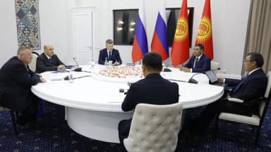 Михаил Мишустин привёз в Киргизию учебники по русскому языку