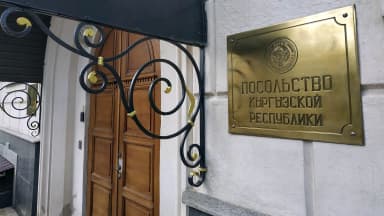 Новые миграционные правила в РФ: как кыргызстанцам избежать выдворения