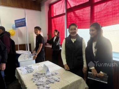 Какова средняя зарплата на промышленных предприятиях Кара-Балты?