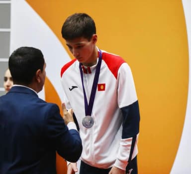 Кыргызстанский боксер стал серебряным призером III Игр СНГ